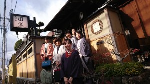天ぷら園堂さんに行きました❗ 目の前で揚げてもらえるので、とても、美味しくいただきました⤴️⤴️ 皆さん、とても楽しそうでした☺️