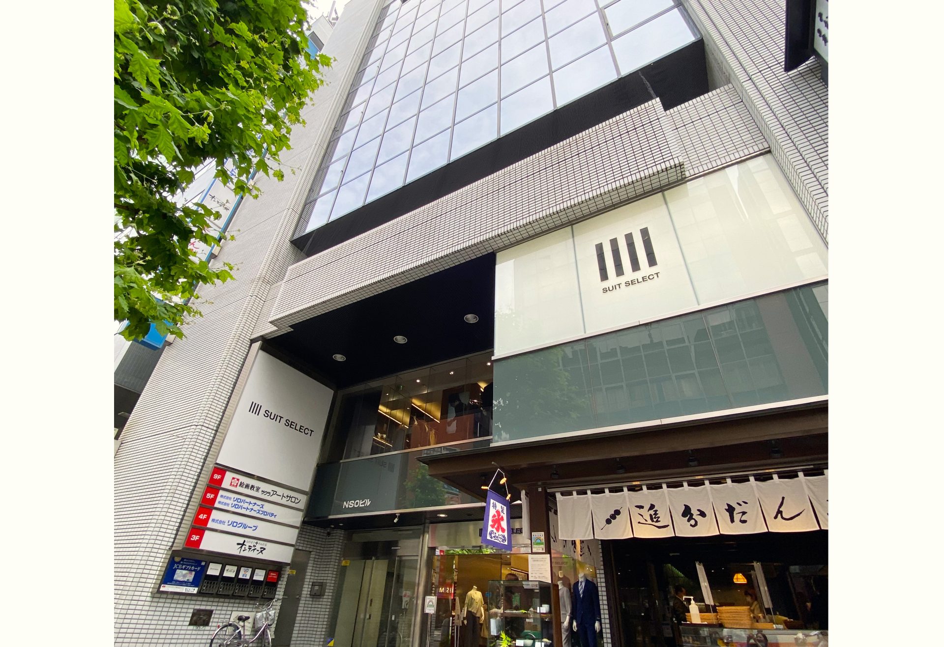 新宿三丁目交差点から徒歩30秒！　JR、地下鉄各線からのアクセスが便利＆授業後に新宿でランチ！　ディナー！　お買い物！
なんでも楽しめますよ♪