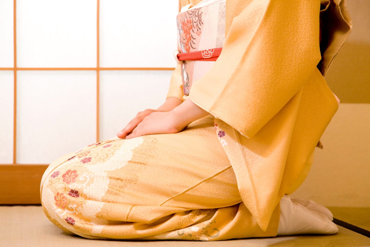 なぜ正座は拷問と呼ばれるのか?江戸の石抱と足の痺れが語る真実