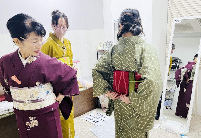 少人数制で、丁寧に和やかなレッスンがモットー！　着実な技術を知識が身につきますよ。